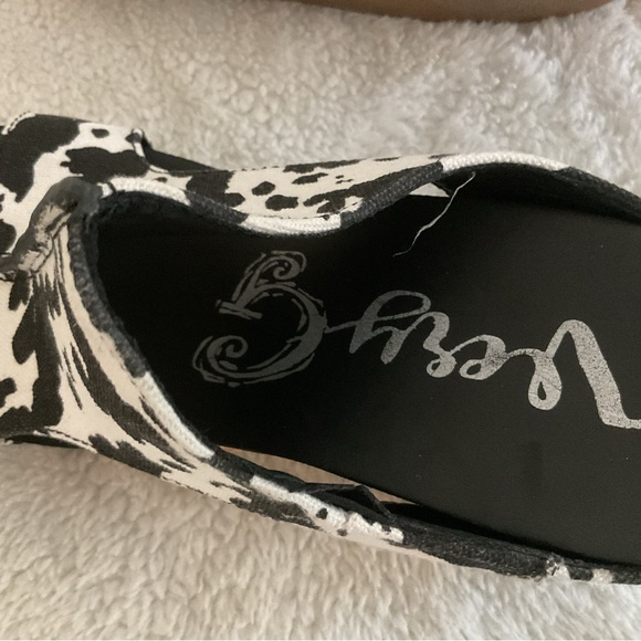 Black and White Women's Sandals - Picture 3 of 6